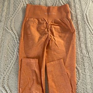 NVGTN scrunch butt leggings